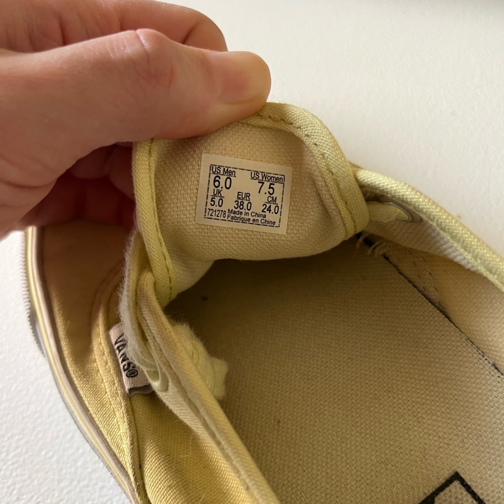 Vans - Picture 6 of 6